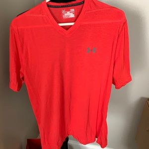 Men’s UA tee